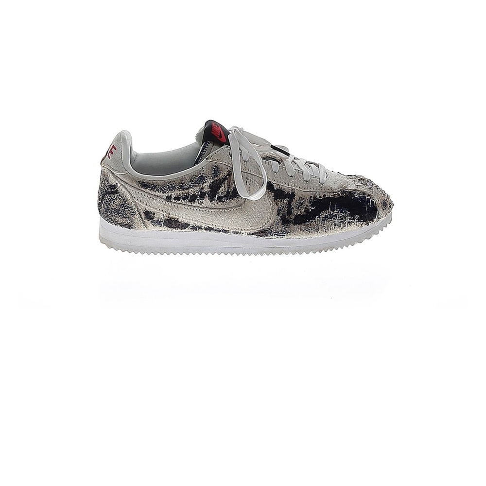 Nike X Stranger Things size 8